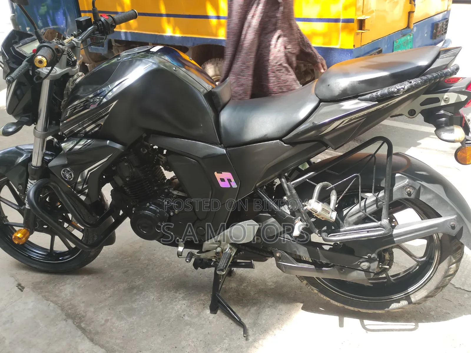 ইয়ামাহা এফজেডএস ভি২ ২০২১ কালো