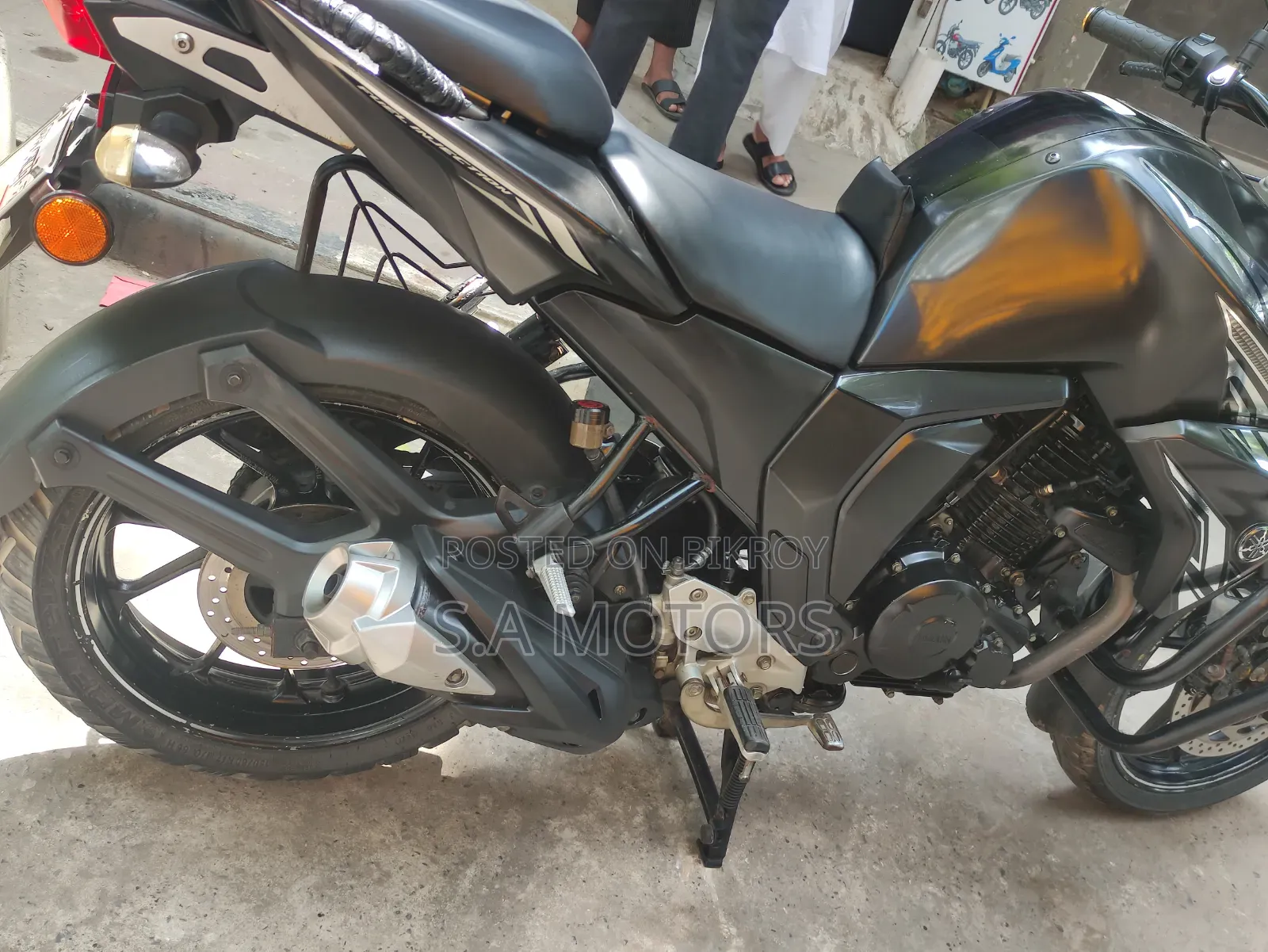 ইয়ামাহা এফজেডএস ভি২ ২০২১ কালো