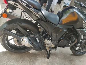 ইয়ামাহা এফজেডএস ভি২ ২০২১ কালো