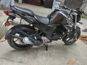 ইয়ামাহা এফজেডএস ভি২ ২০২১ কালো