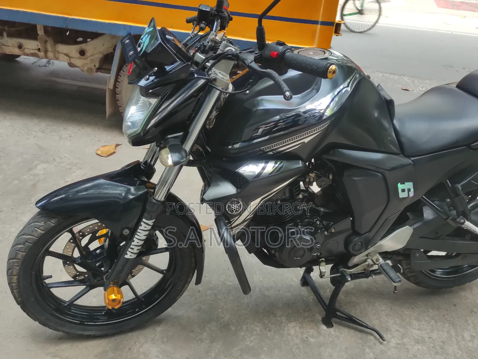ইয়ামাহা এফজেডএস ভি২ ২০২১ কালো