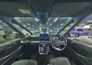 টয়োটা নোয়া ২০২২ কালো