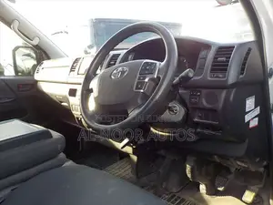 Toyota HiAce 2021 White