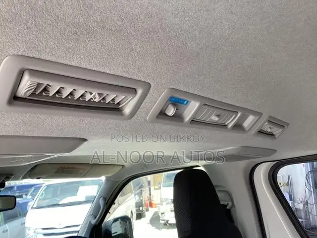 Toyota HiAce 2021 White