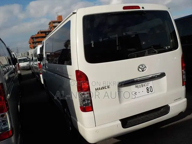 Toyota HiAce 2021 White