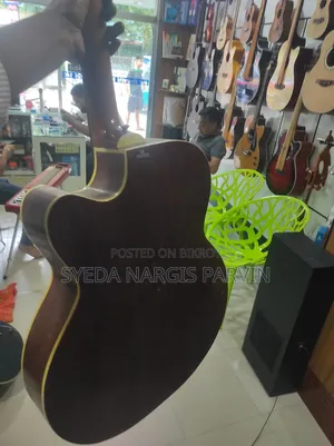 Guitar, Gibson, Electric Fort, can be played through a box.