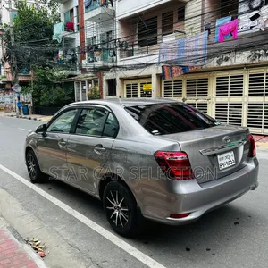 টয়োটা অ্যাক্সিও ২০১৭ গ্রে