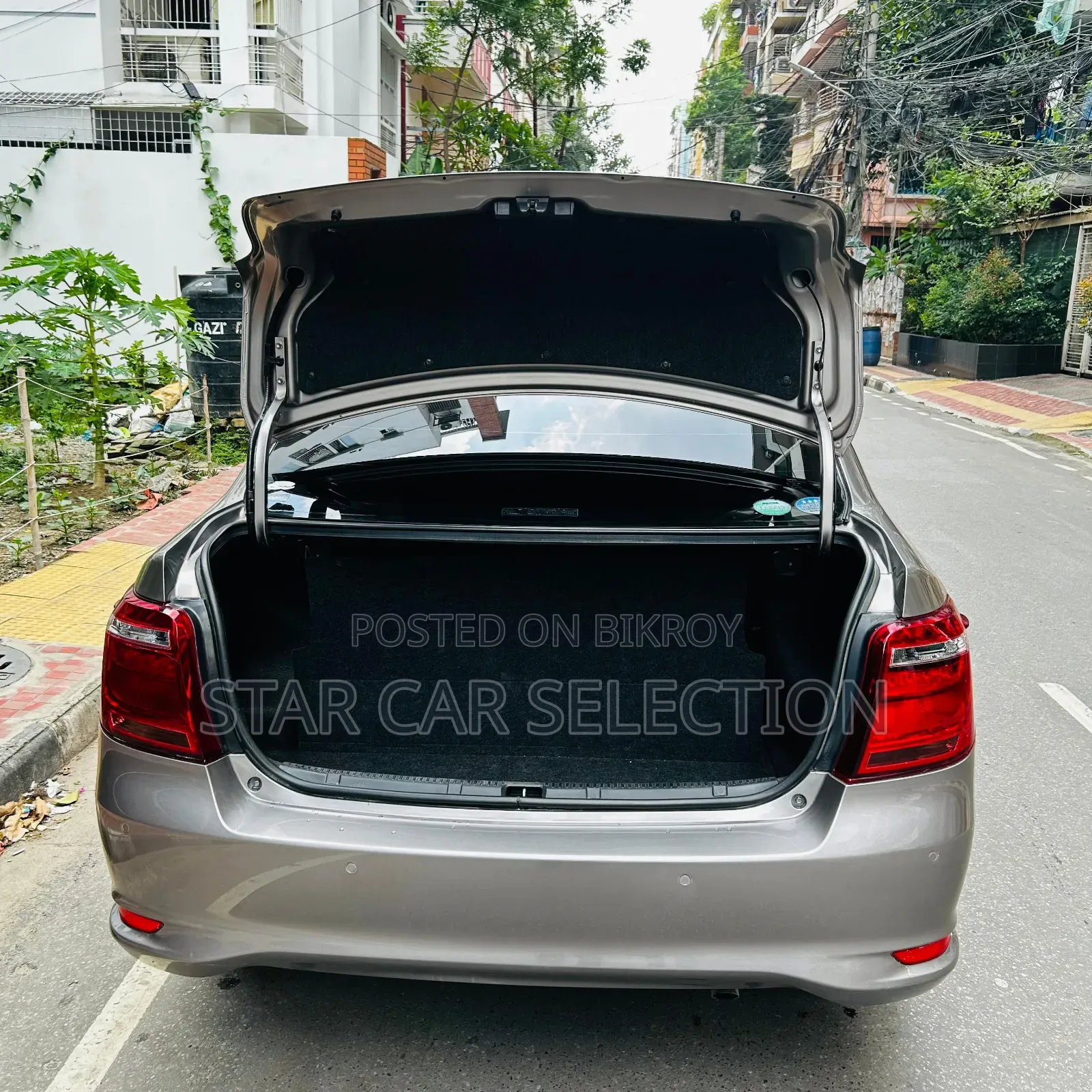 টয়োটা অ্যাক্সিও ২০১৭ গ্রে