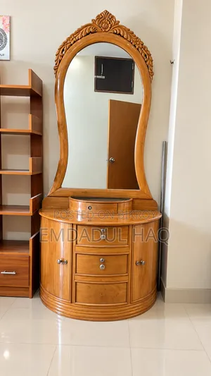A beautiful and good quality Dressing Table for use Good condition