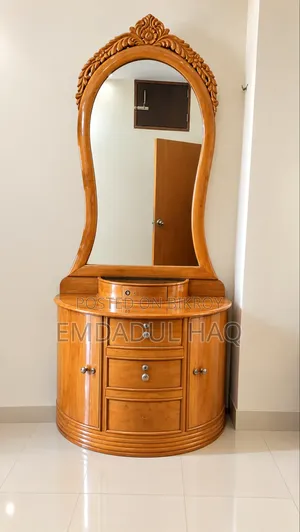 A beautiful and good quality Dressing Table for use Good condition