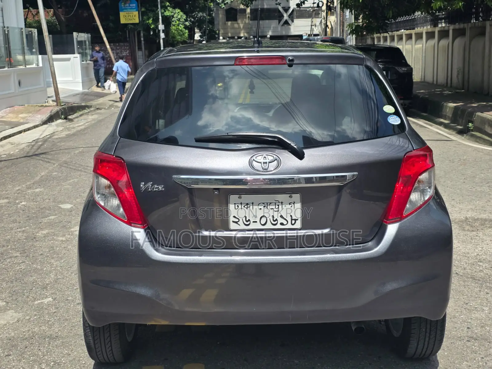 Toyota Vitz 2011 Gray
