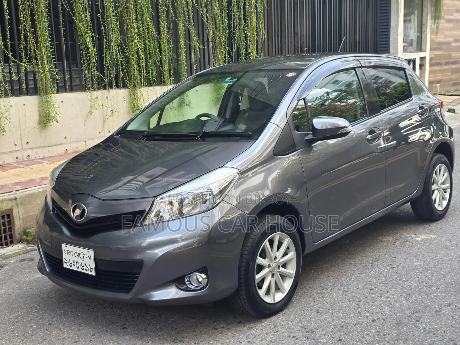 Toyota Vitz 2011 Gray