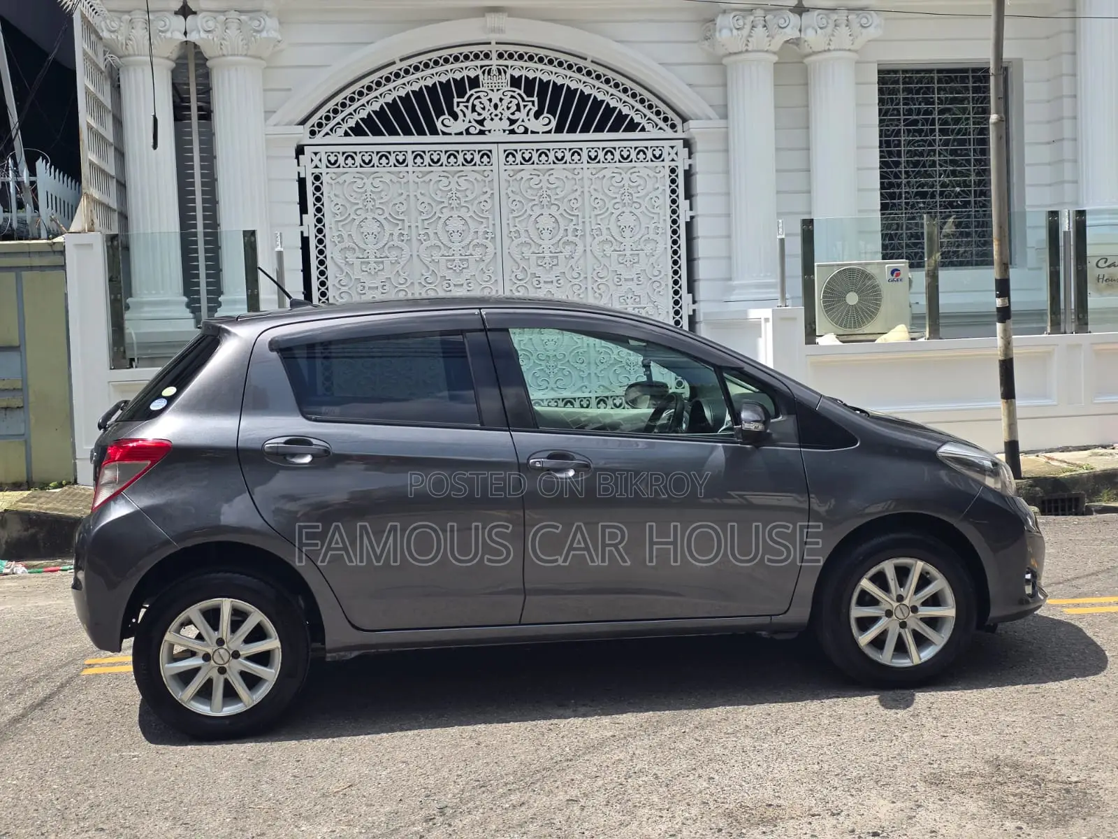 Toyota Vitz 2011 Gray