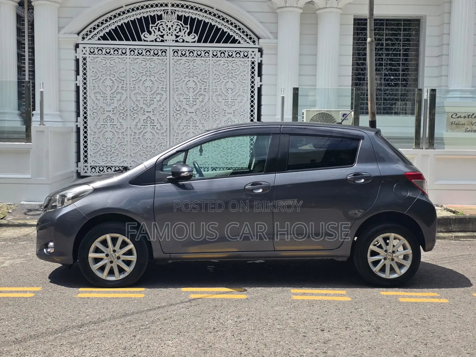 Toyota Vitz 2011 Gray