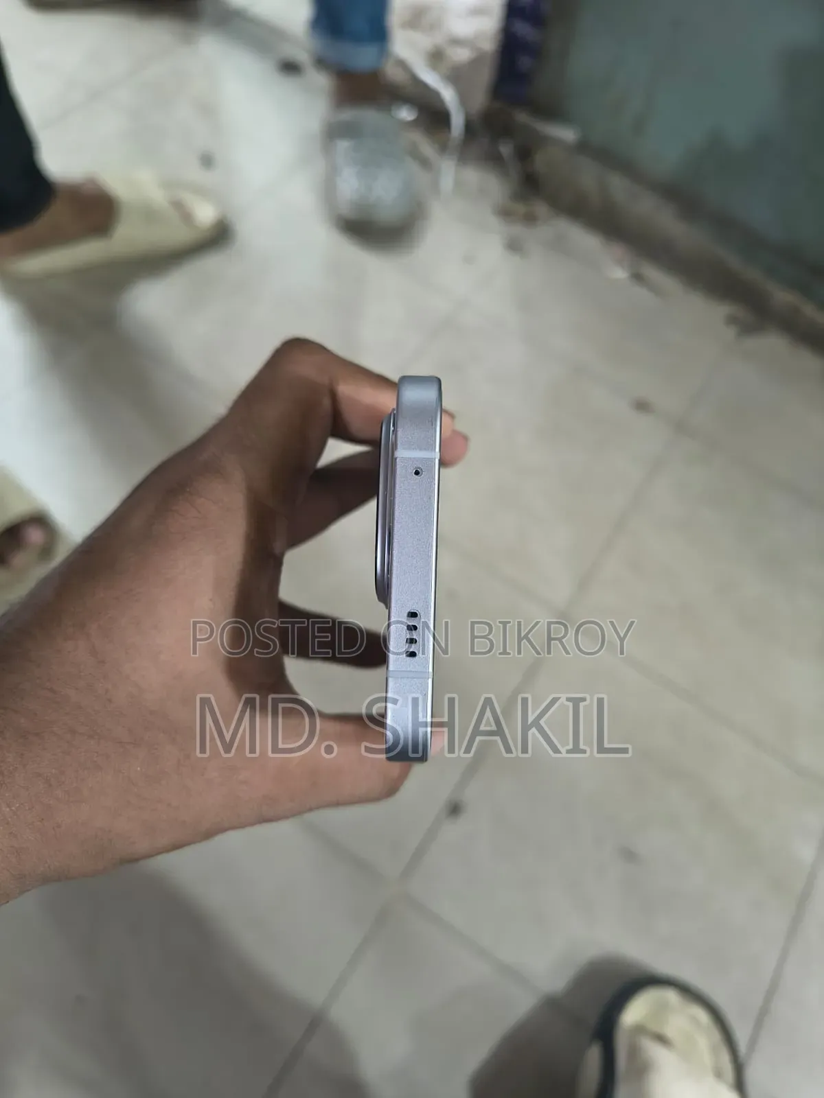 নতুন আইকিউও ২৫৬ জিবি সাদা