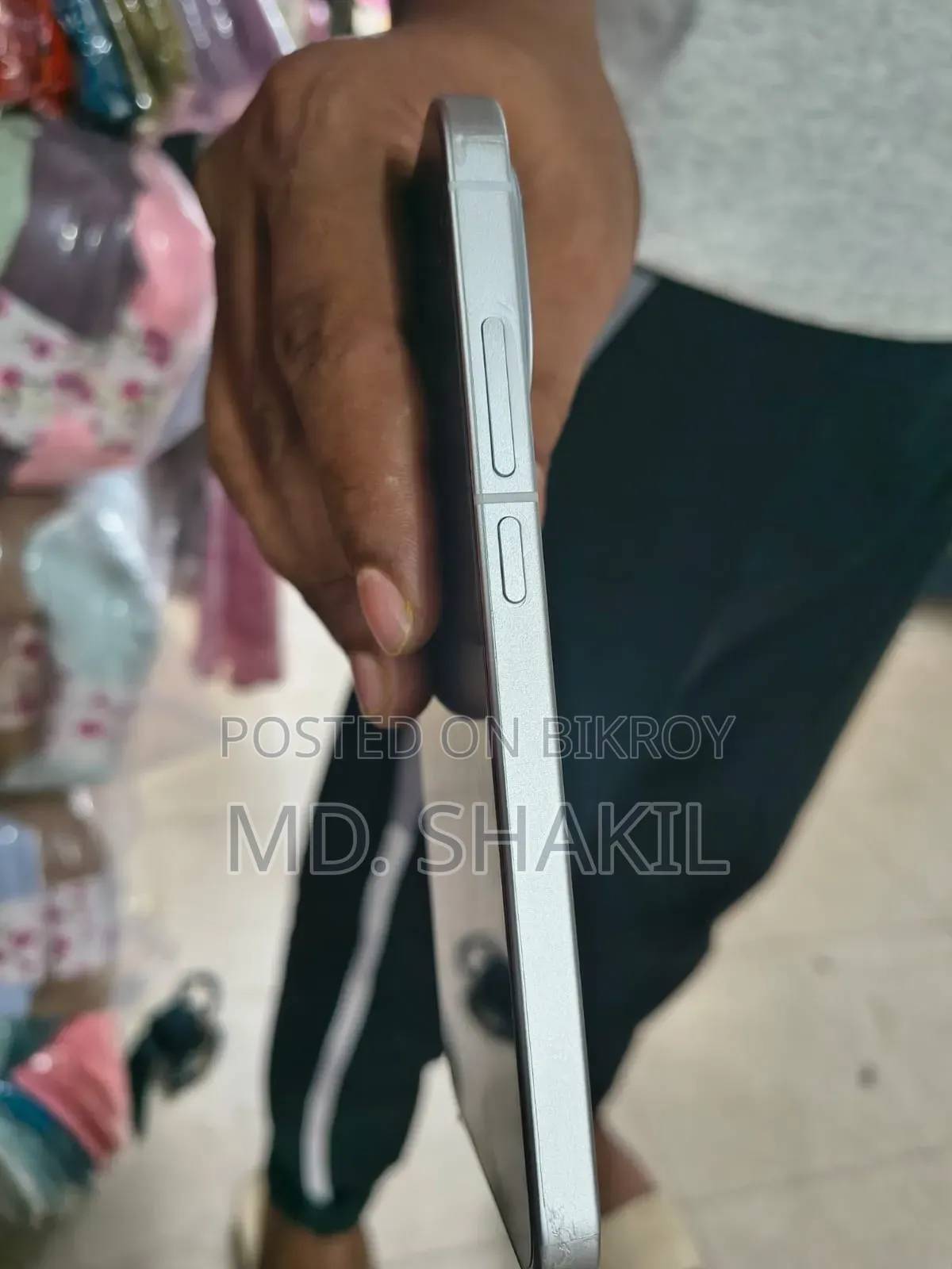 নতুন আইকিউও ২৫৬ জিবি সাদা