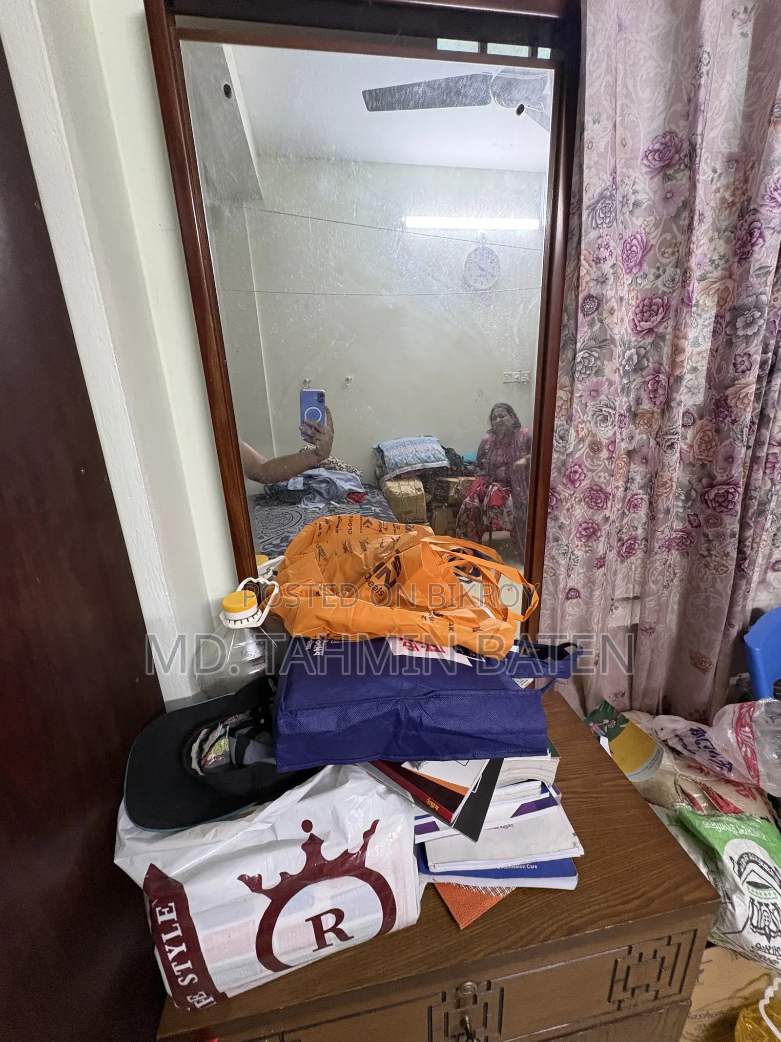 ফার্নিচার সেটস।