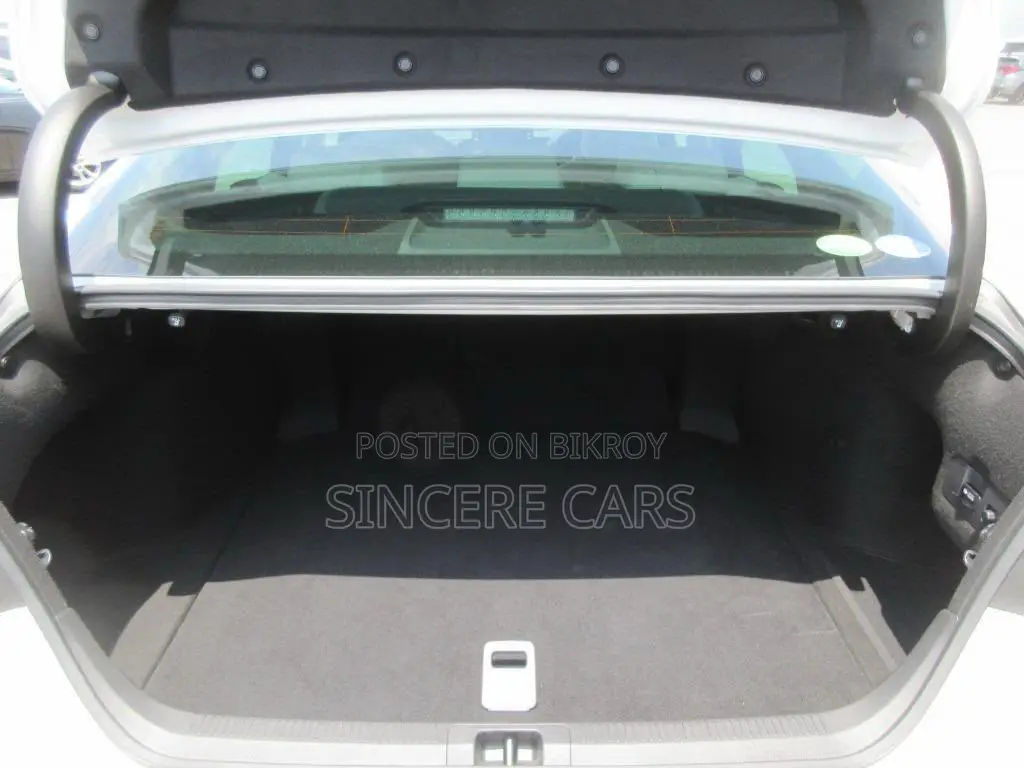 Toyota Camry LE 2021 Pearl