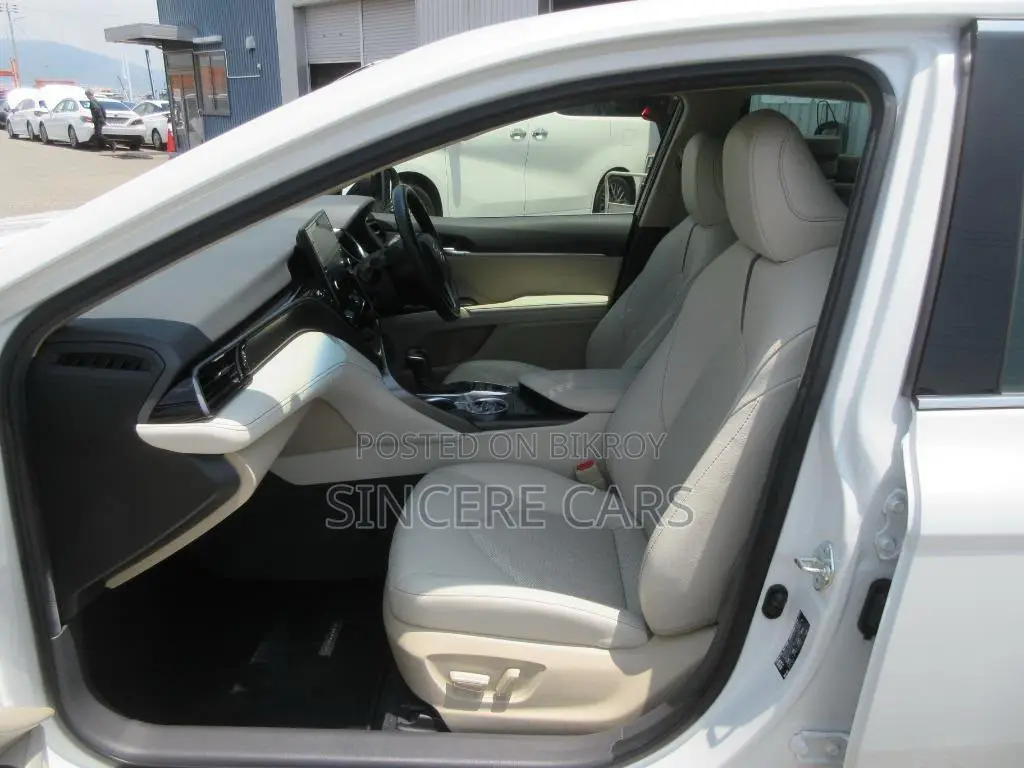 Toyota Camry LE 2021 Pearl