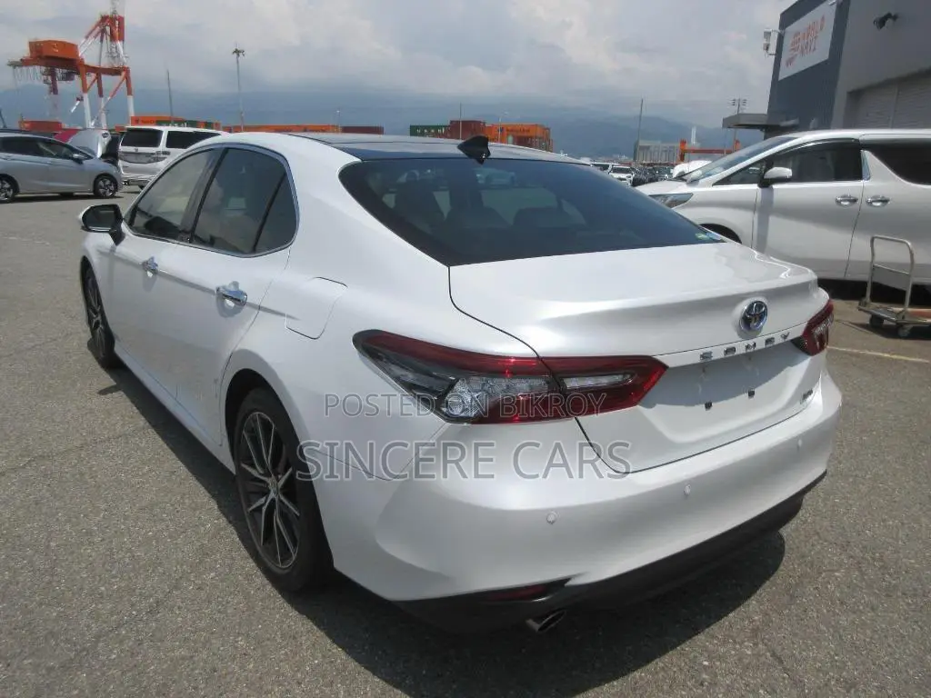 Toyota Camry LE 2021 Pearl