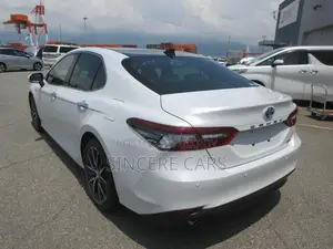 Toyota Camry LE 2021 Pearl