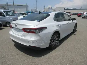 Toyota Camry LE 2021 Pearl
