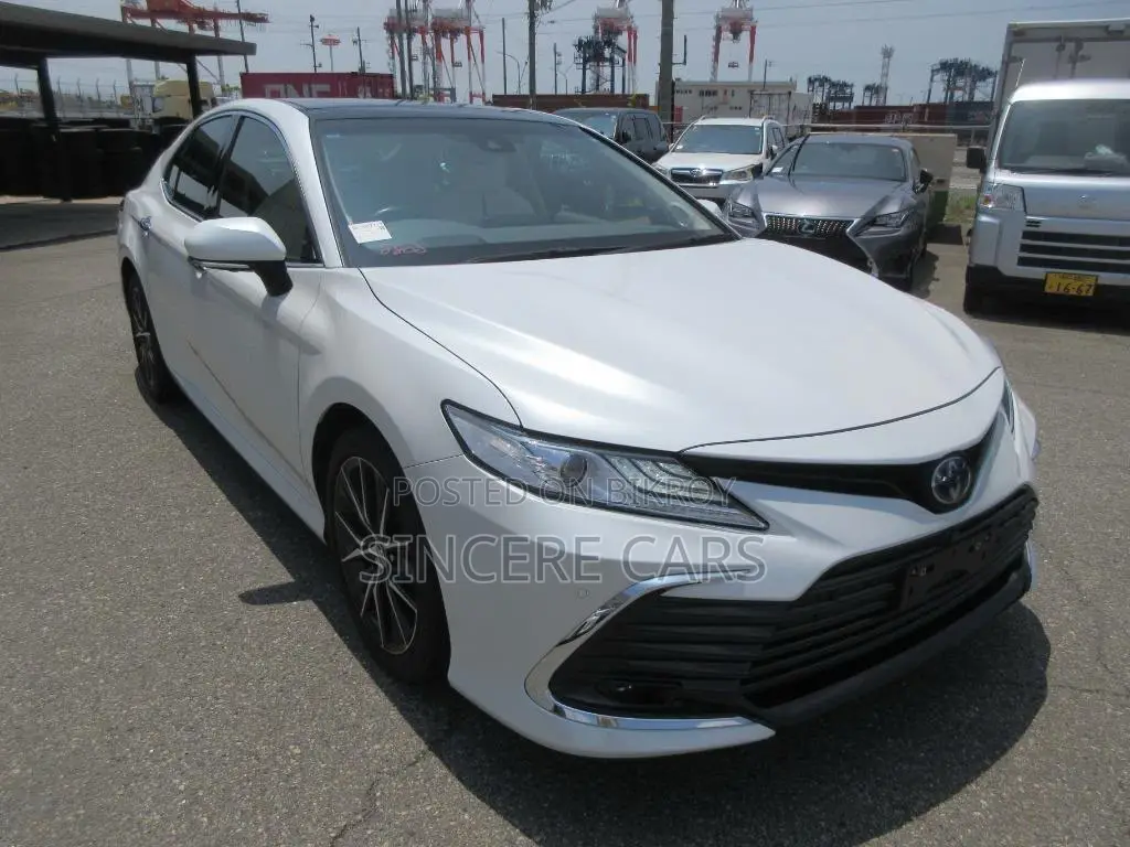 Toyota Camry LE 2021 Pearl