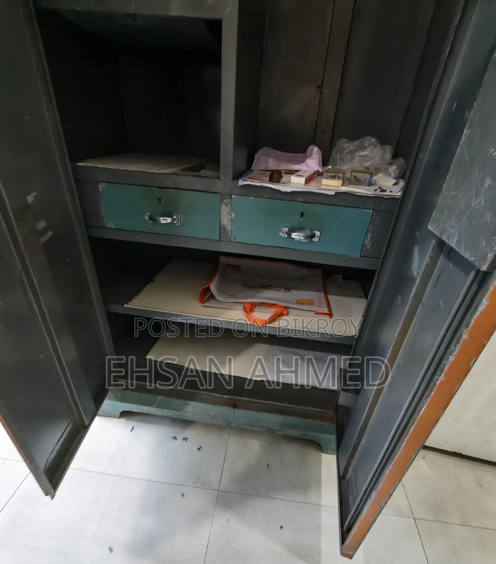 20 gauge thick old steel almirah for sale