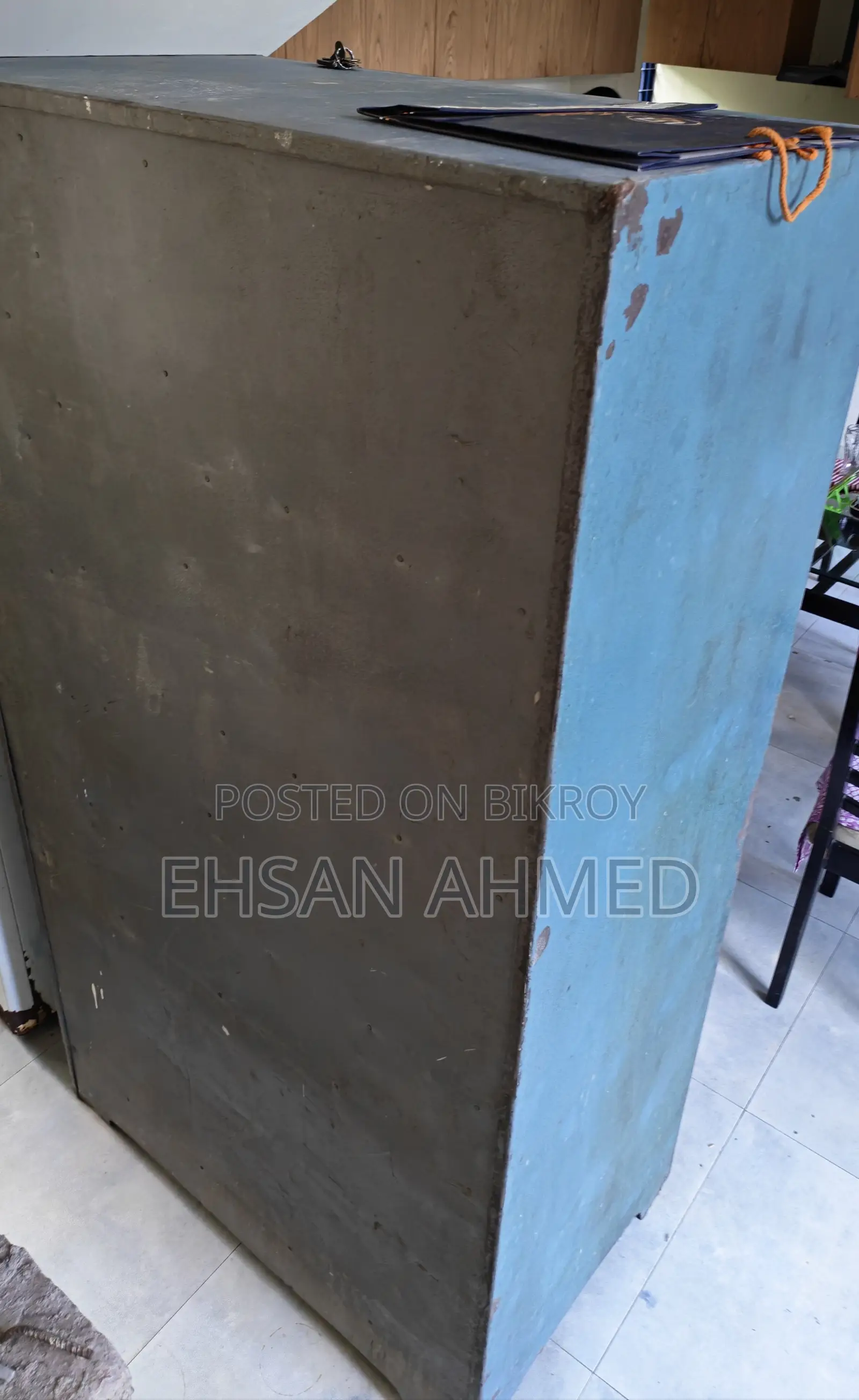 20 gauge thick old steel almirah for sale