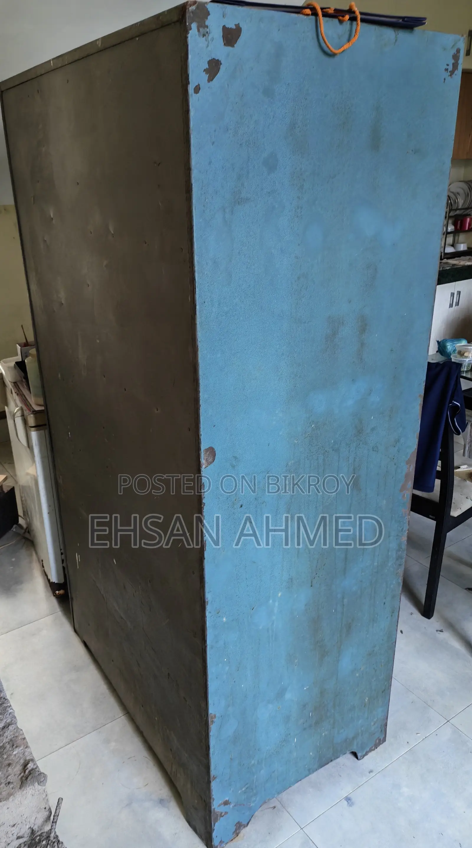 20 gauge thick old steel almirah for sale