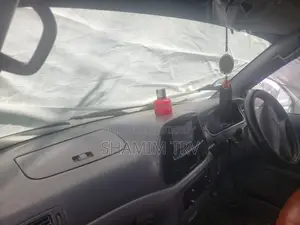 টয়োটা লাইটএ্যাস নোয়াহ ২০০১ রৌপ্য