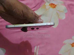 অ্যাপল আইফোন ১২ ১২৮ জিবি হোয়াইট