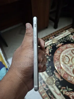 অ্যাপল আইফোন এসই (২০২০) ৬৪ জিবি হোয়াইট