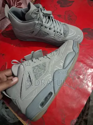 Air Jordan 4 KAWS