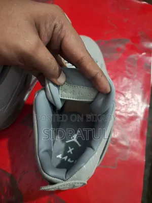 Air Jordan 4 KAWS