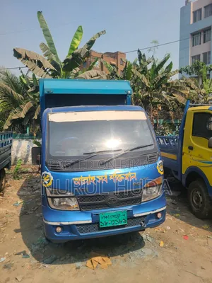 টাটা এক্স২ কভার্ড ভ্যান
