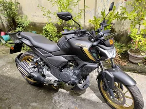 ইয়ামাহা এফজেডএস ভি৪ ২০২৫ ব্ল্যাক