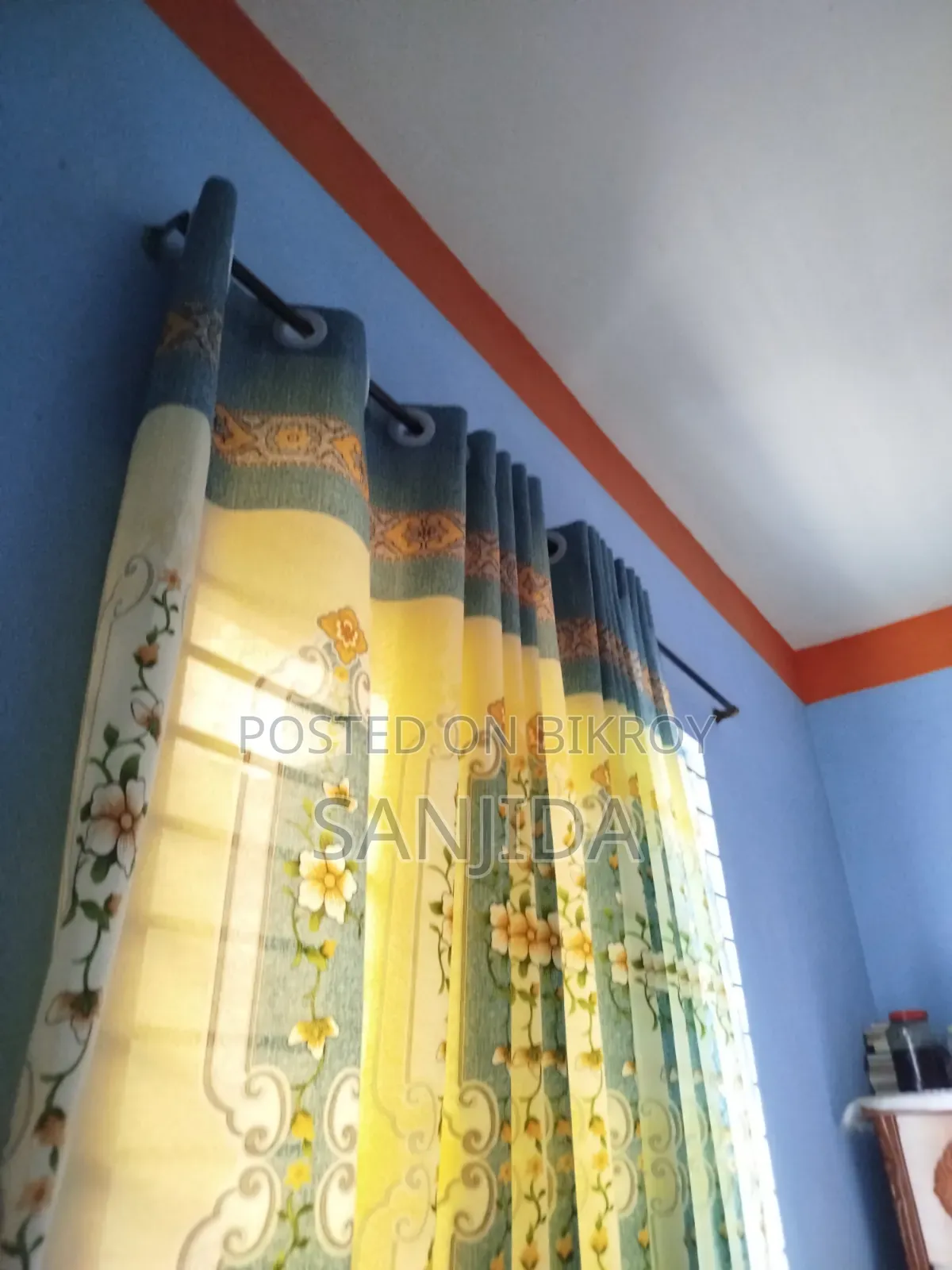 12 pieces of 4-pleat curtains.