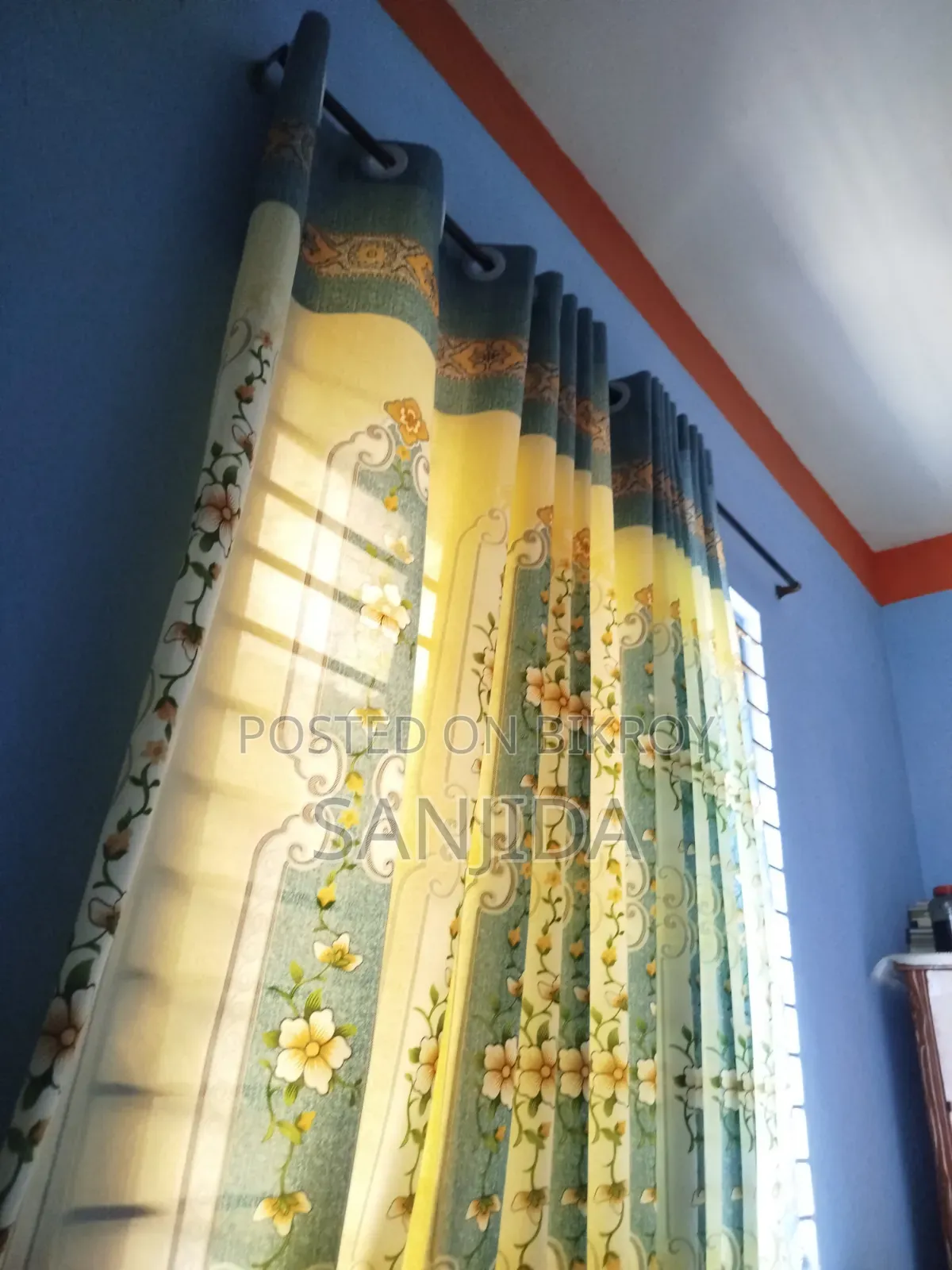 12 pieces of 4-pleat curtains.