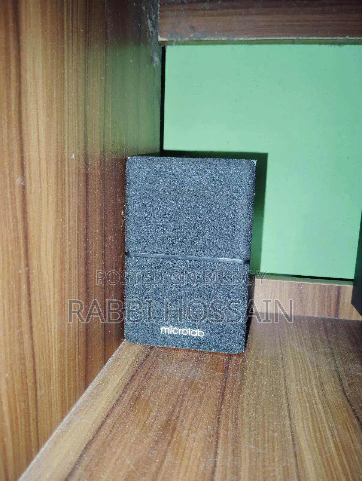 Very good speaker, looks like brand new, test it by playing as much as you want