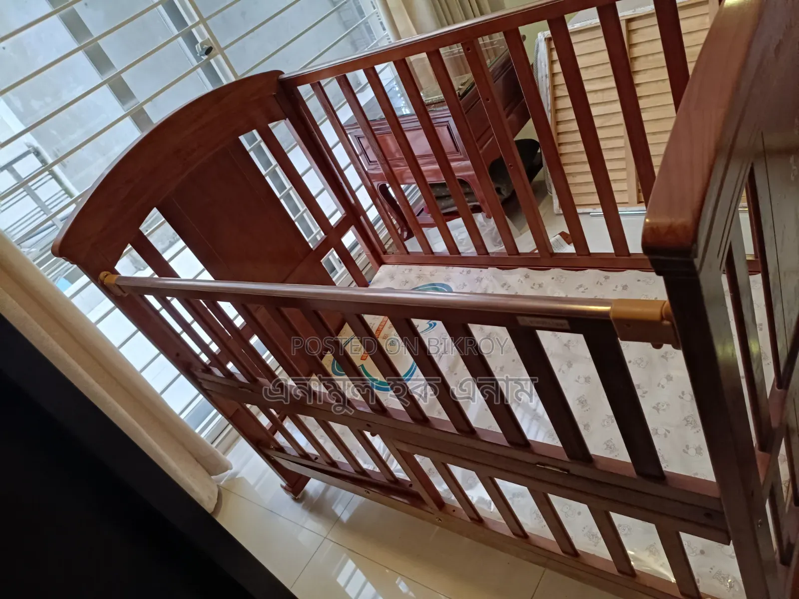 লিটল ট্যালেন্ট বেবি খাট।