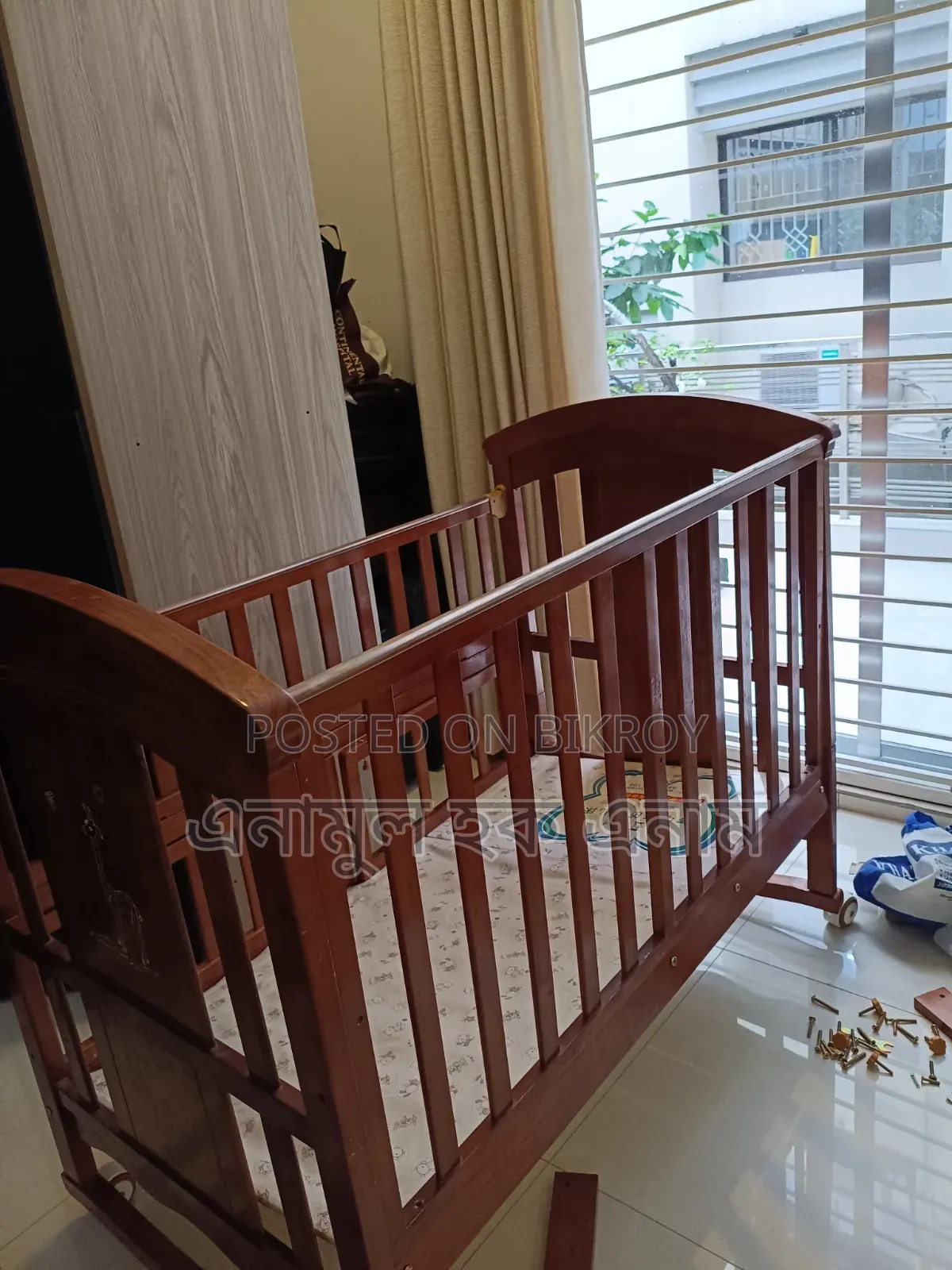 লিটল ট্যালেন্ট বেবি খাট।