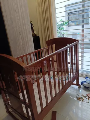 লিটল ট্যালেন্ট বেবি খাট।