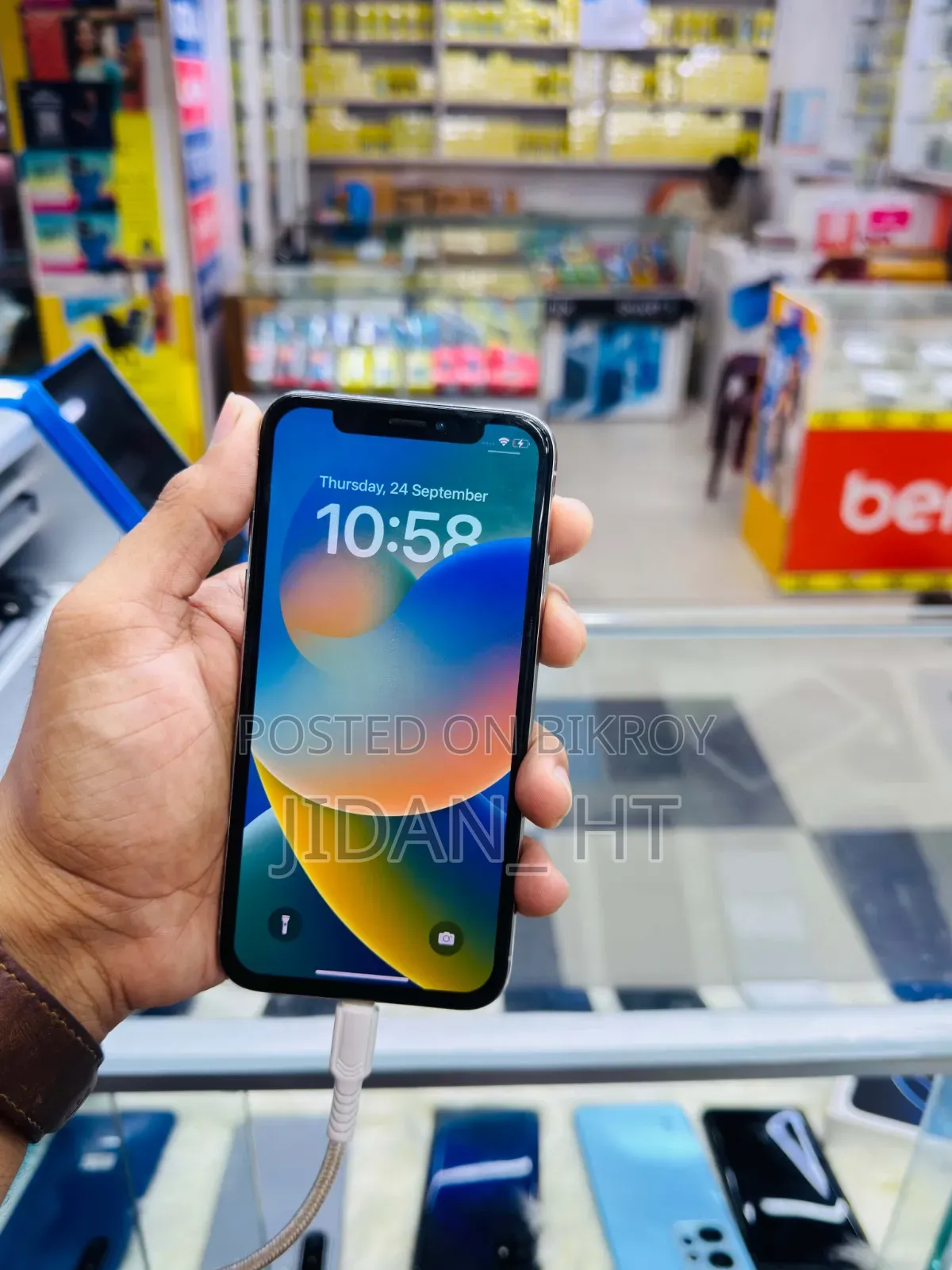 Apple iPhone X 64 GB White