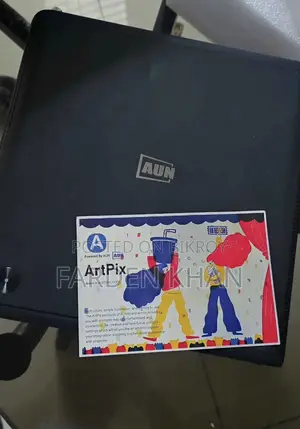 অুন ইউ০০১ প্রজেক্টর