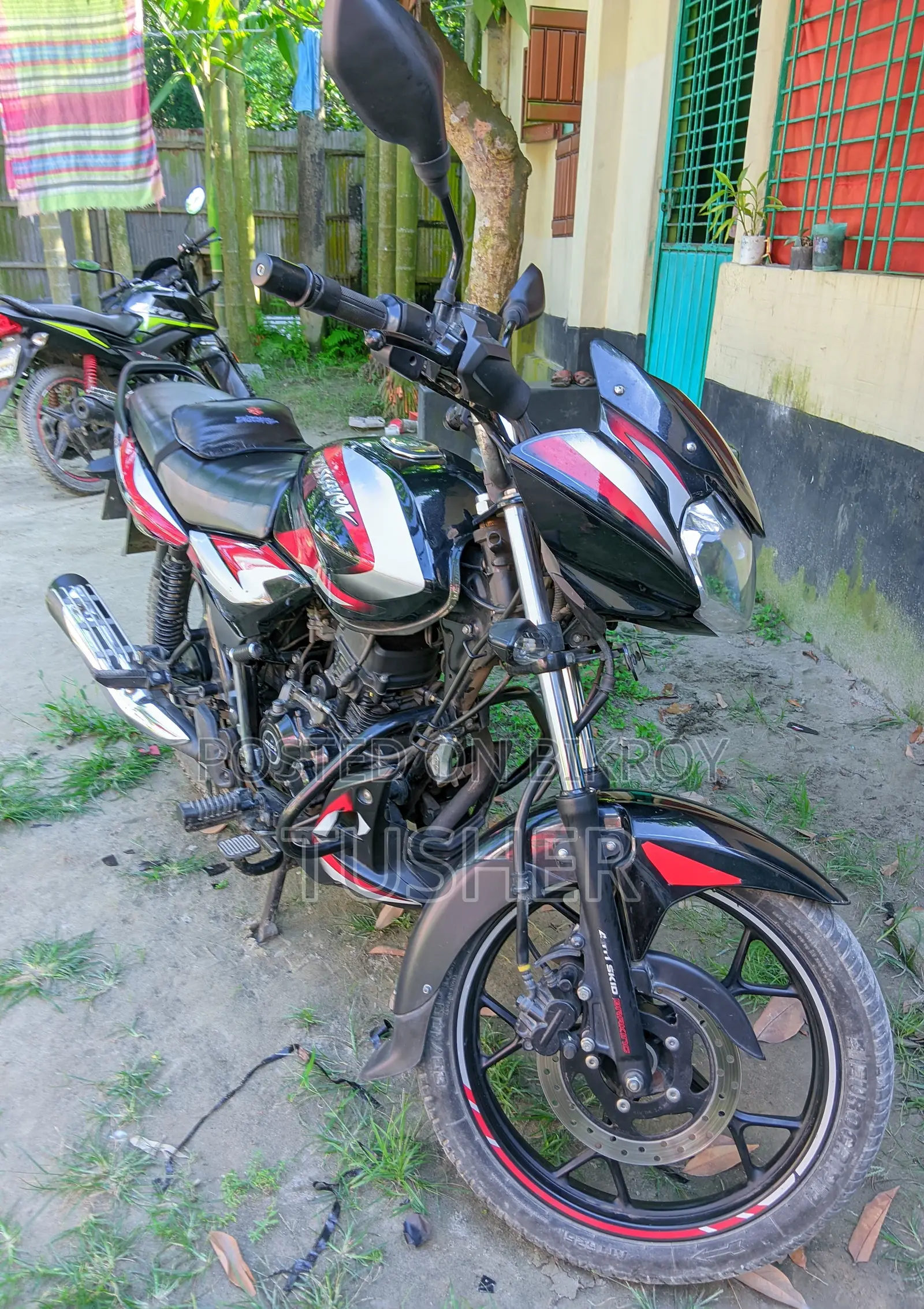 বাজাজ ডিসকভার ১১০ ২০২২ লাল
