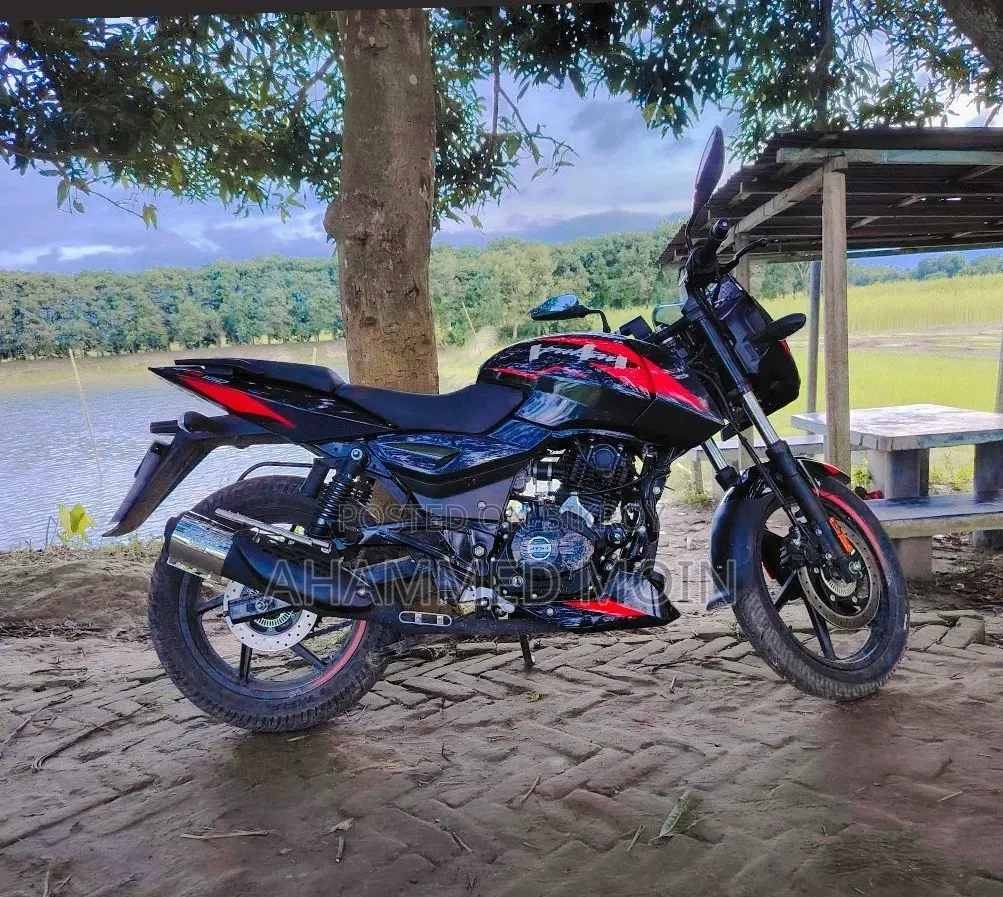 বাজাজ পালসার ১৫০ ২০২৫ কালো