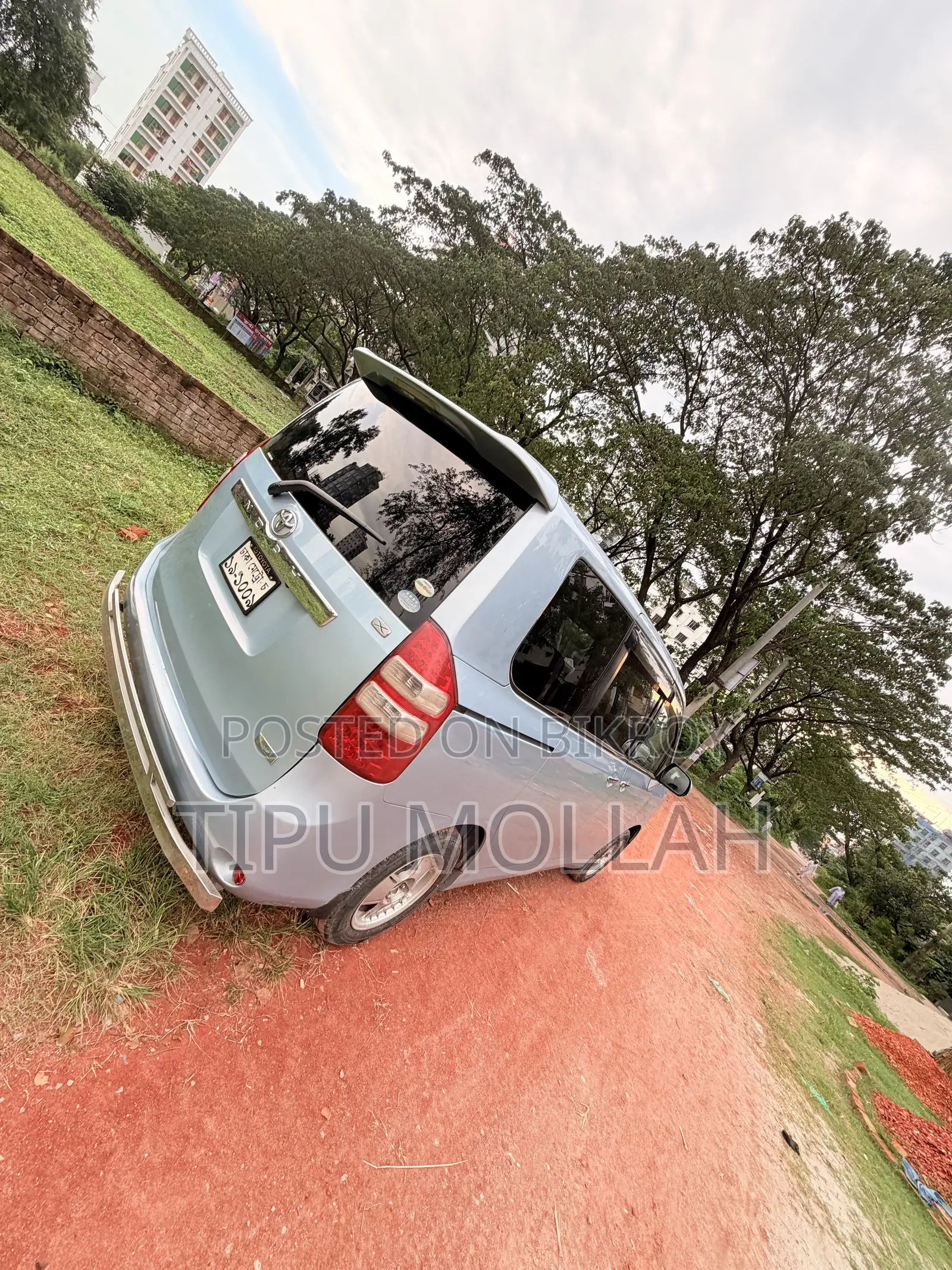 Toyota Noah 2011 Blue