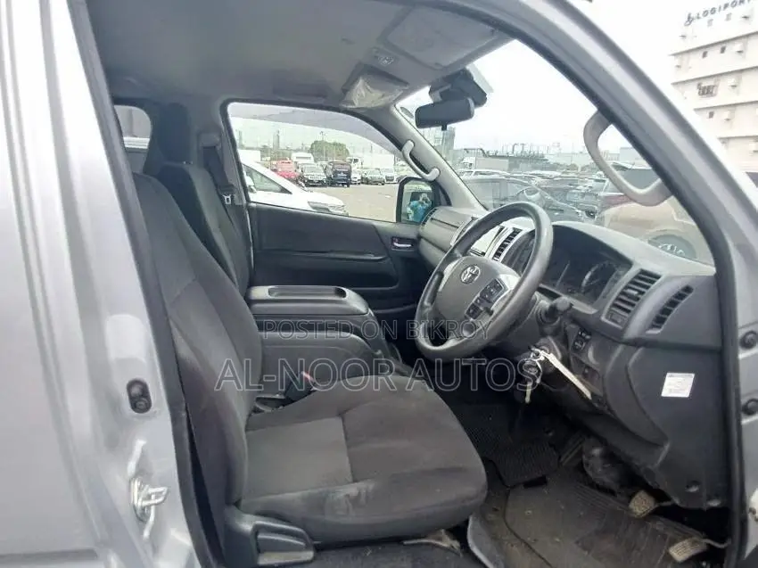 Toyota HiAce 2021 Silver