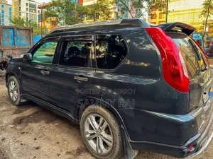 নিসান এক্স-ট্রেইল ২০১০ নীল